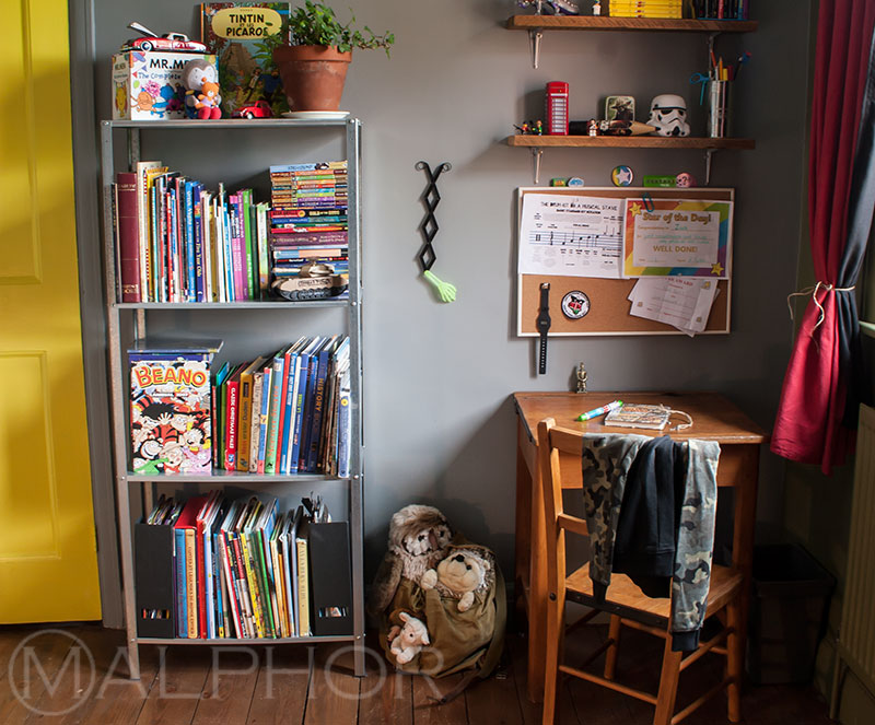 Metal bookshelf